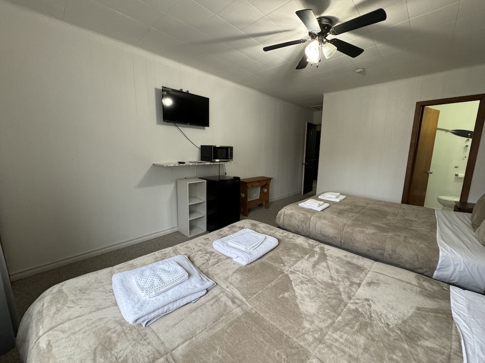 Resort lakefront, pool, hottub, Sauna, Pets #5 photo 3