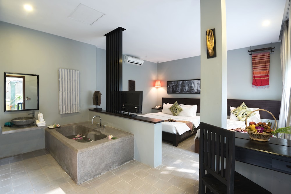 Deluxe Family Room, Garden View