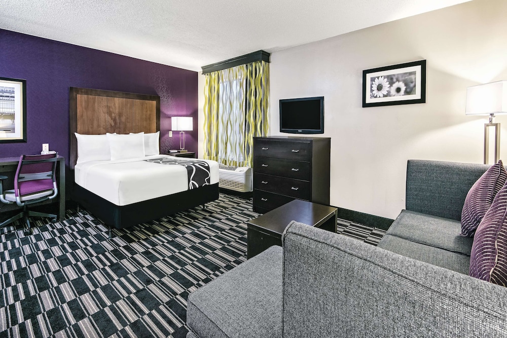 Room, 1 Queen Bed, Non Smoking, Kitchen (Mobility,Hearing,Tub w/Grab Bars) photo 1