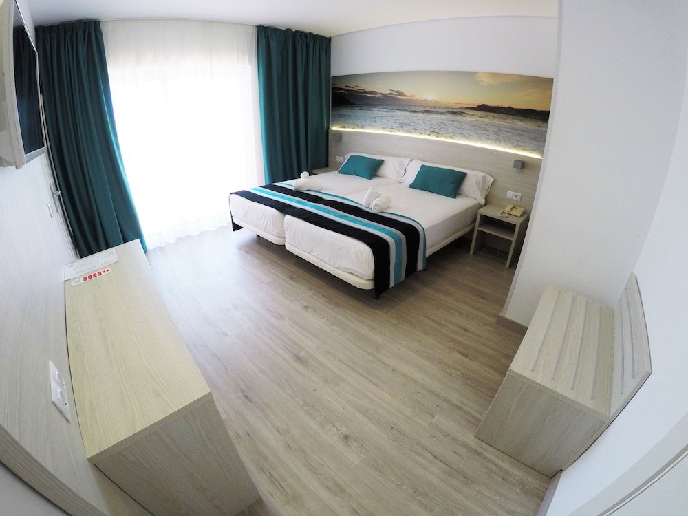 Premium Double Room, Balcony, Partial Sea View photo 3