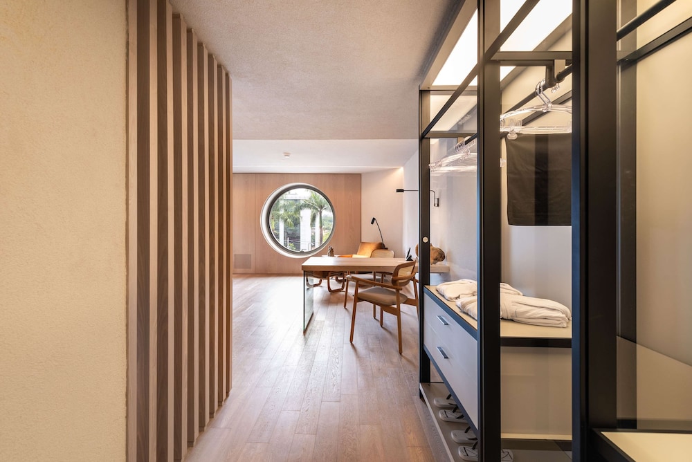 Suite (Mayfair)