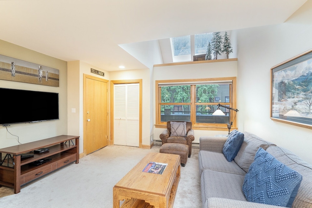 Condo, 2 Bedrooms