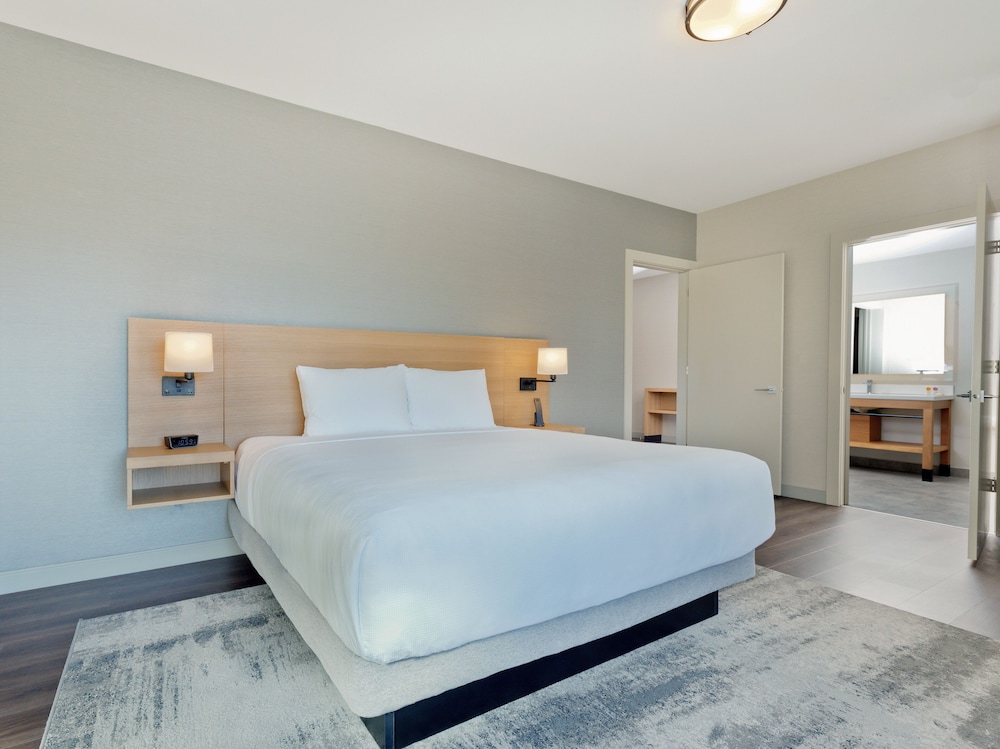 Suite, 1 Bedroom - Photo 3