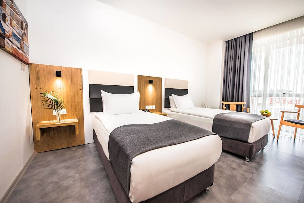 Deluxe Triple Room, Non Smoking, City View