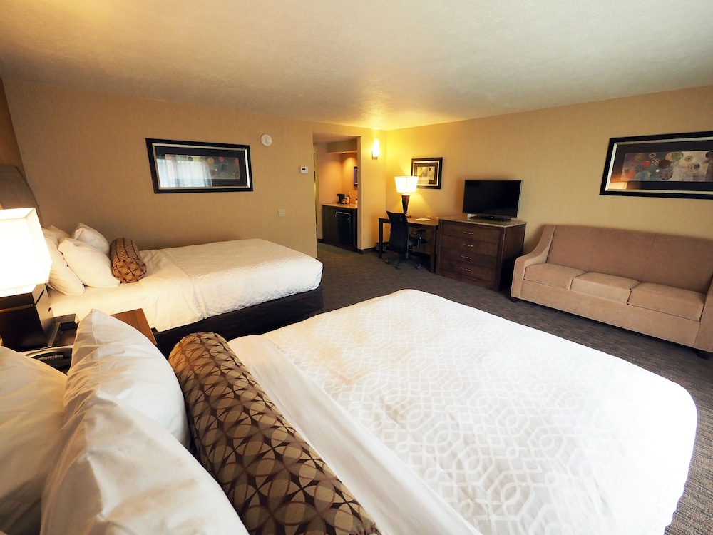 Suite, 2 Queen Beds, Jetted Tub photo 1