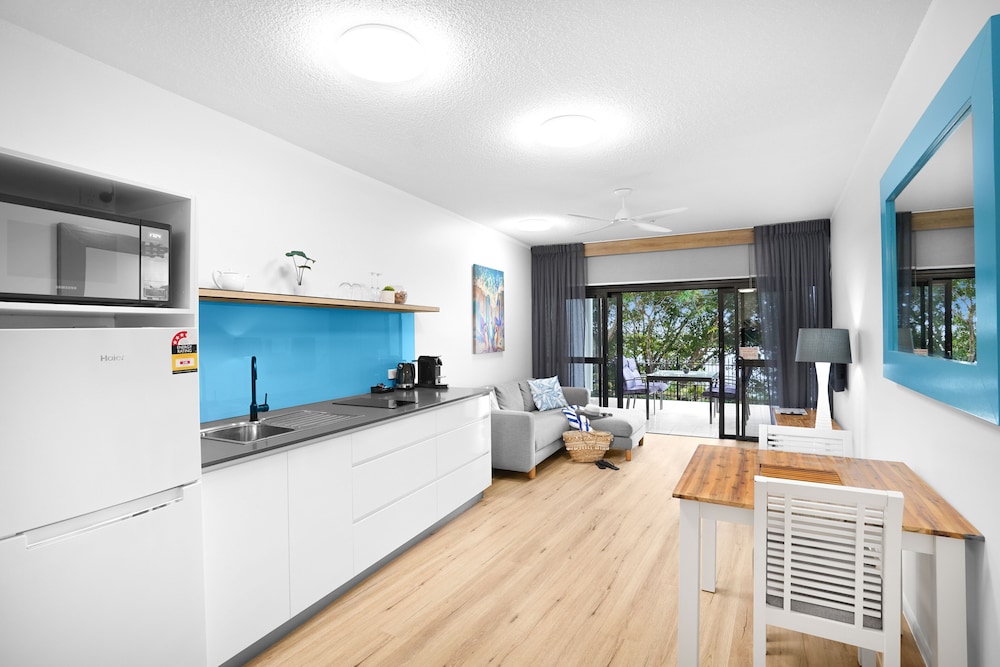 Deluxe Ocean View Studio Apartment photo 3
