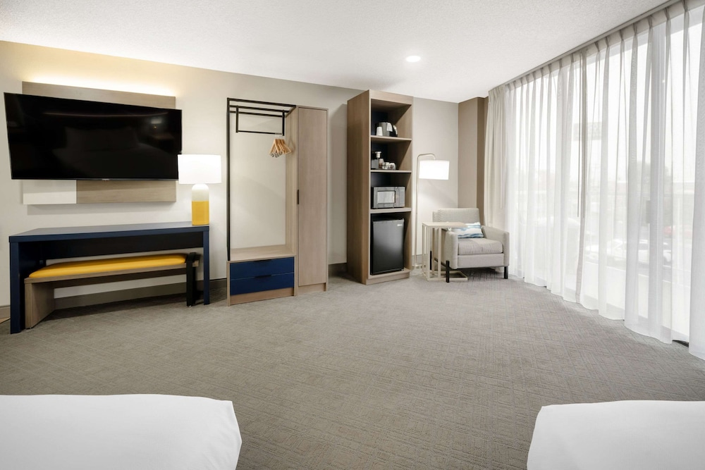Standard Room, Multiple Beds, Non Smoking, City View (2 Person Sofa bed) photo 2