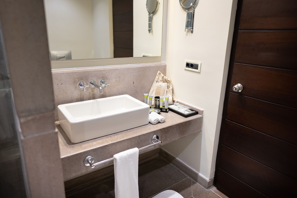 Deluxe Room, Sea View - Photo 2