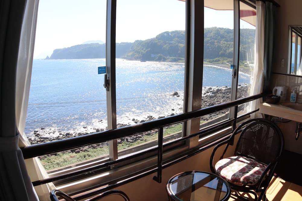 Basic Twin Room, 2 Twin Beds, Non Smoking, Ocean View photo 2