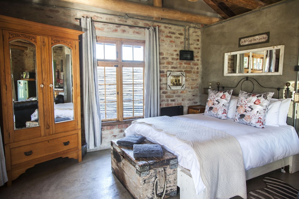 Farm Cottage- Lady Red photo 3