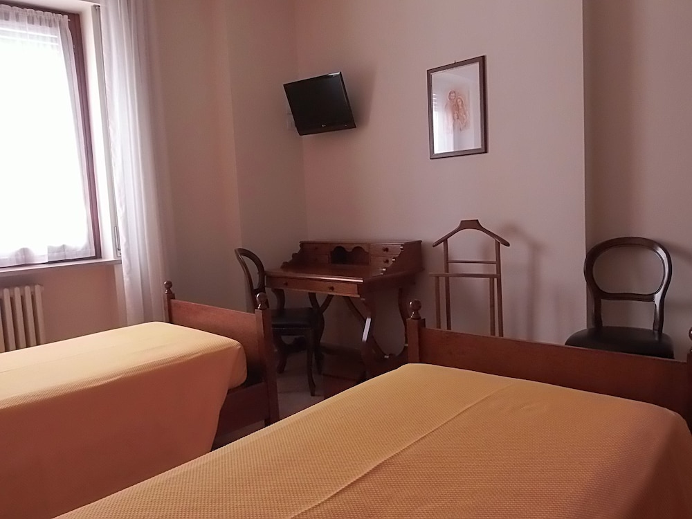 Double or Twin Room - Photo 3