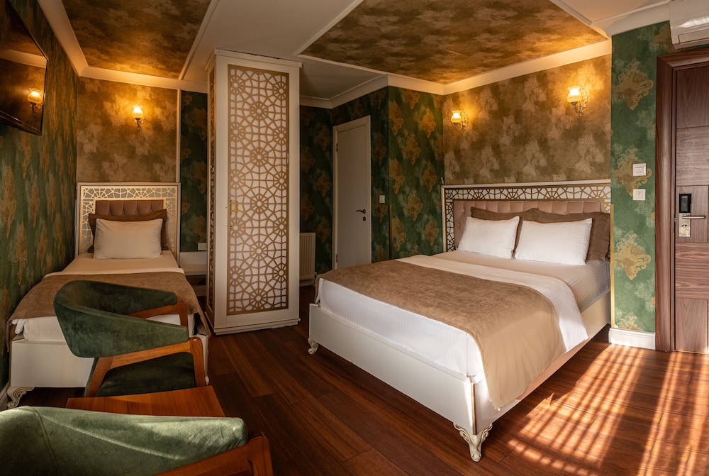 Family Triple Room, City View photo 3