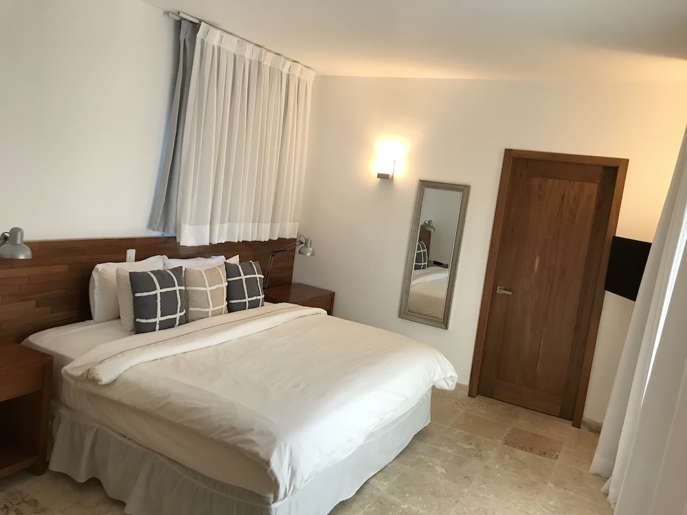 Suite, 1 King Bed With Sofa Bed, Partial Ocean View photo 2
