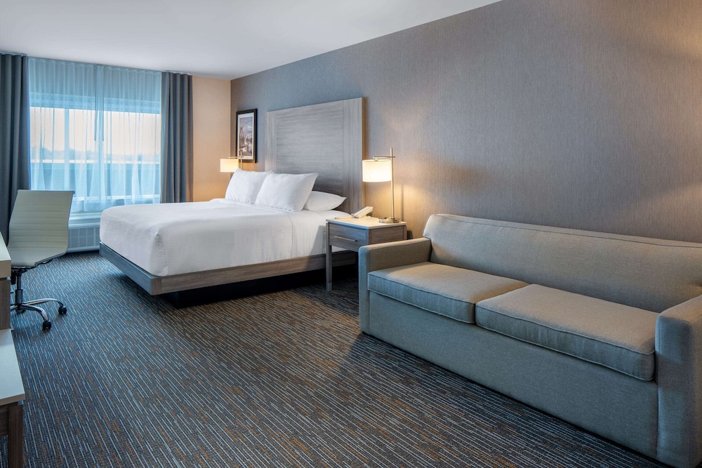 Deluxe Room, 1 King Bed with Sofa bed, Non Smoking (Not Pet-Friendly) - Photo 1