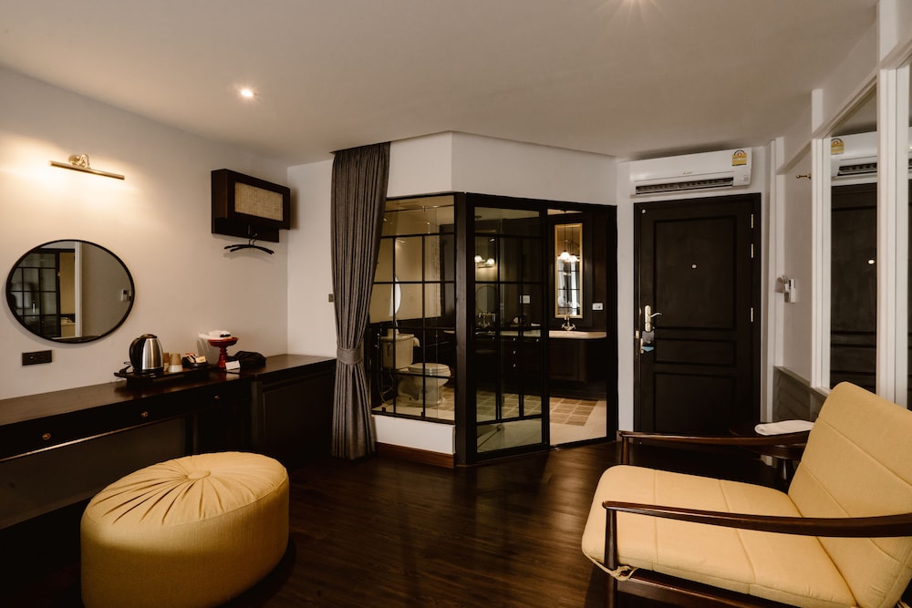 Junior Double Room, 1 King Bed photo 3