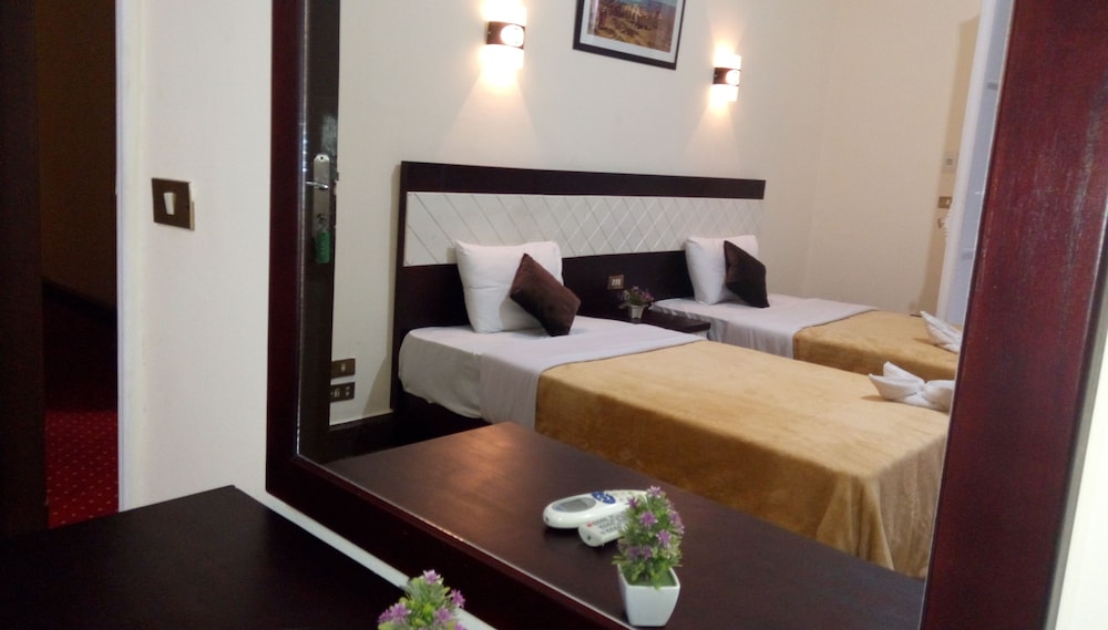 Deluxe Twin Room, 2 Twin Beds, Smoking, City View photo 2