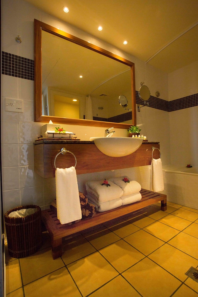 Room, 2 Double Beds, Ocean View photo 4