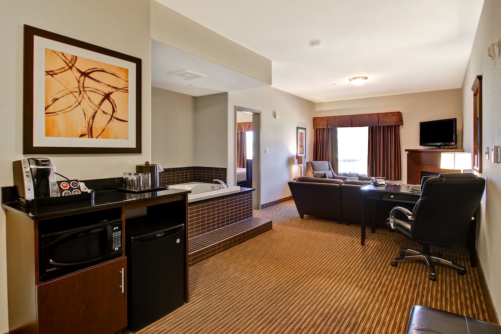 Deluxe Suite, Jetted Tub photo 1