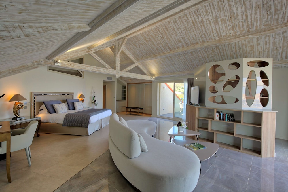 Exclusive Room, 1 King Bed, Terrace (Larger Room)