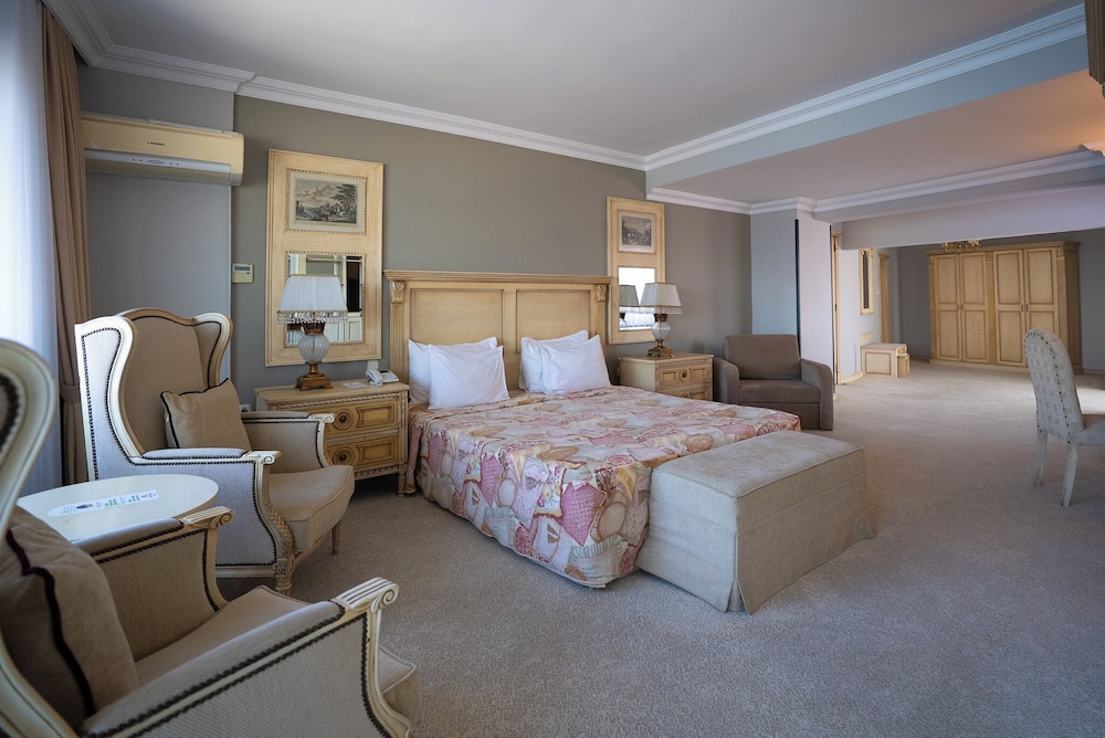 Luxury Suite, Balcony