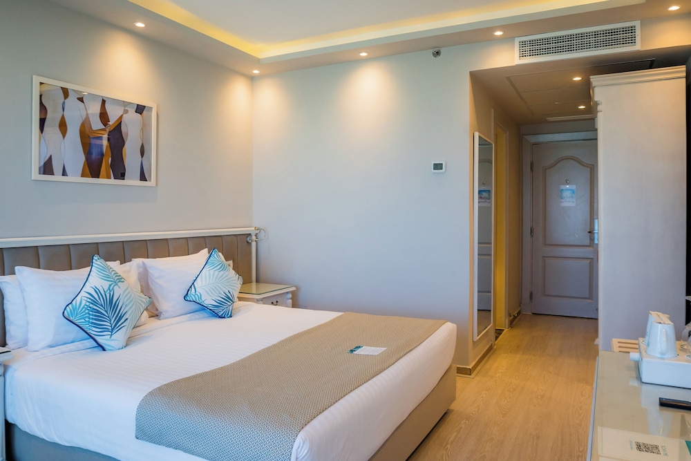 Deluxe Room - Photo 6