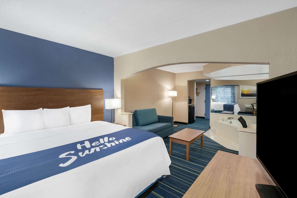 Suite, 1 King Bed, Smoking - Photo 1