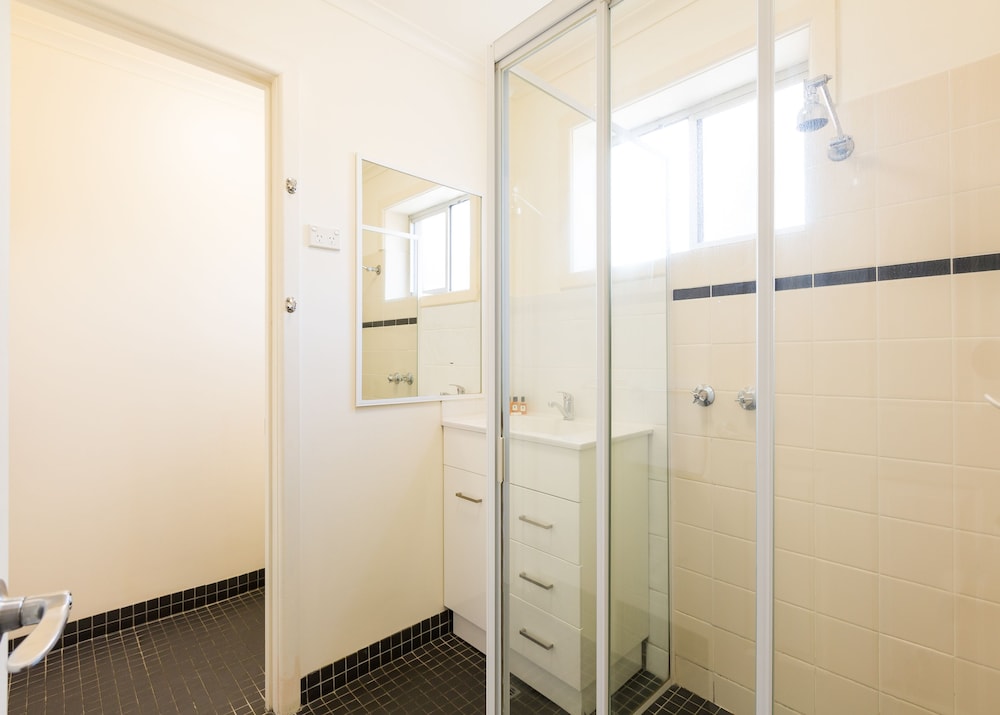 Three Bedroom Apartment thumbnail 6