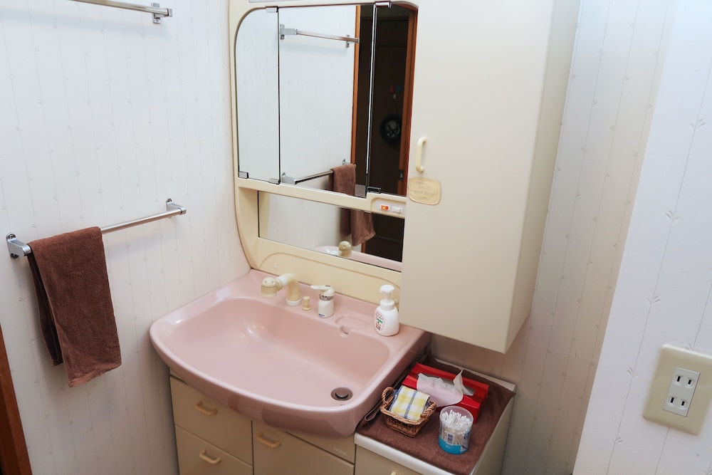 Shared Dormitory, Women only, Shared Bathroom photo 2