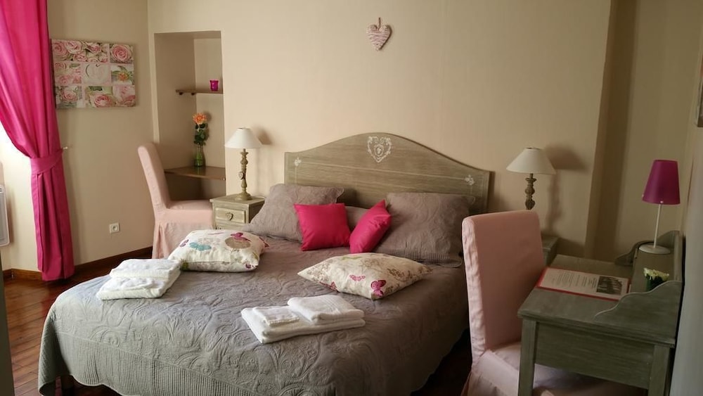 Romantic Room, 1 Queen Bed, Non Smoking, City View photo 2
