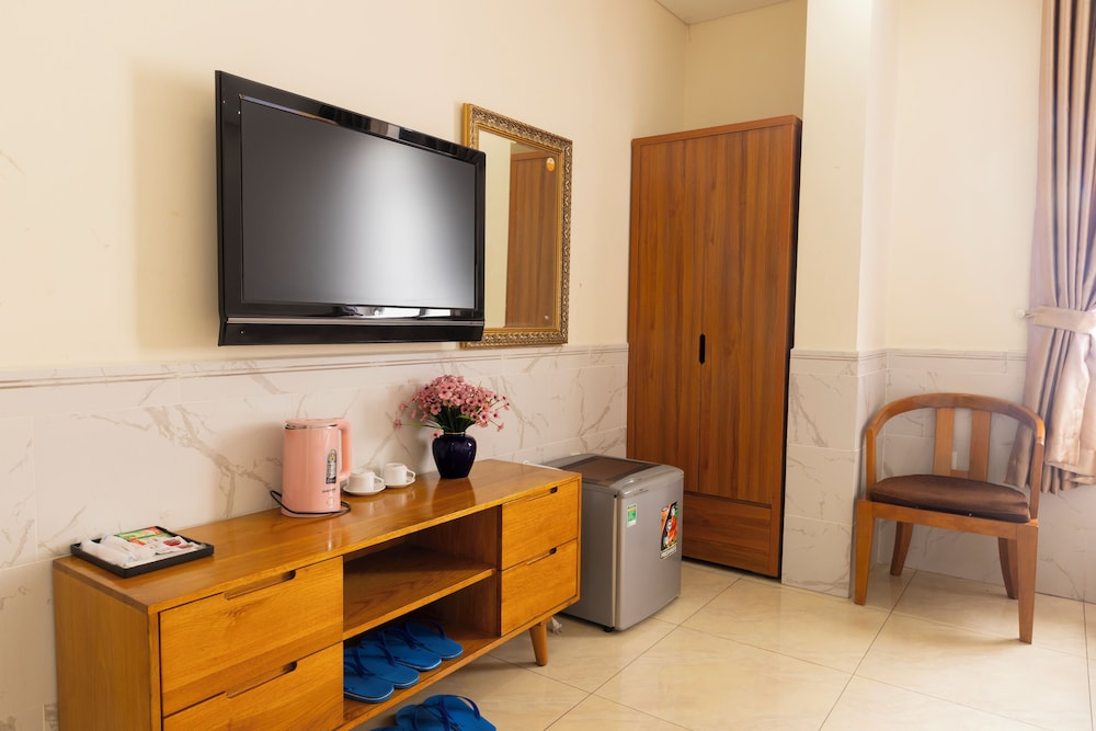 Family Room, City View photo 2