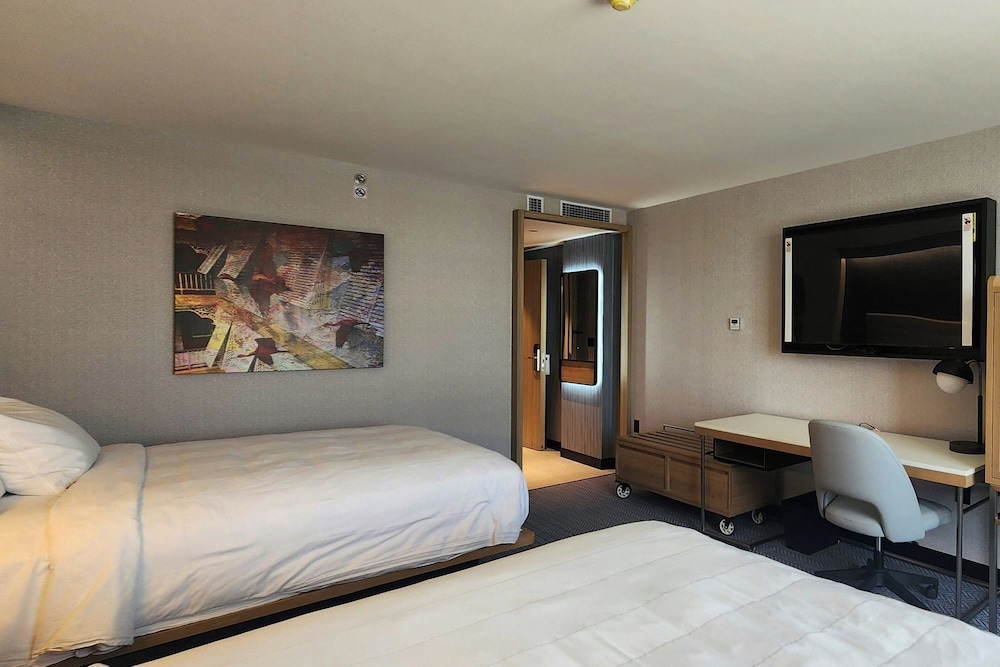 Standard Room, 2 Queen Beds photo 2