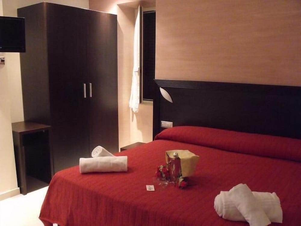 Classic Double or Twin Room, Courtyard View photo 2