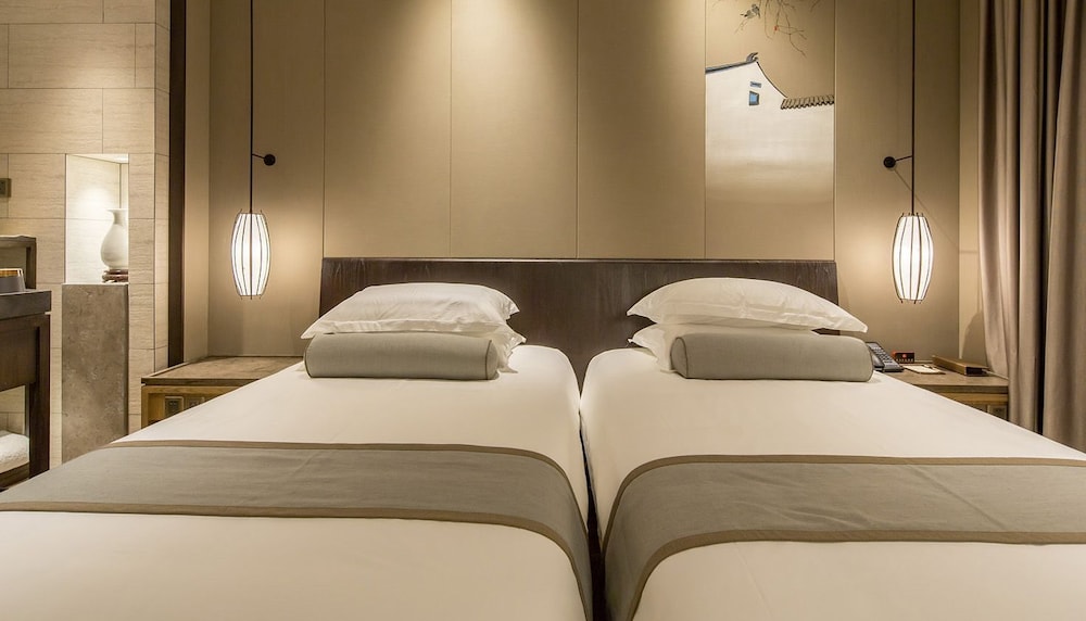 Executive Twin Room, Hill View (Mainland China Domestic Guests Only) photo 1