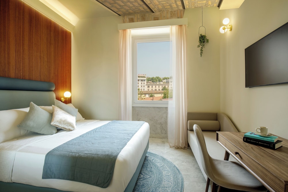 Superior Double Room, 1 Queen Bed, Private Bathroom, City View