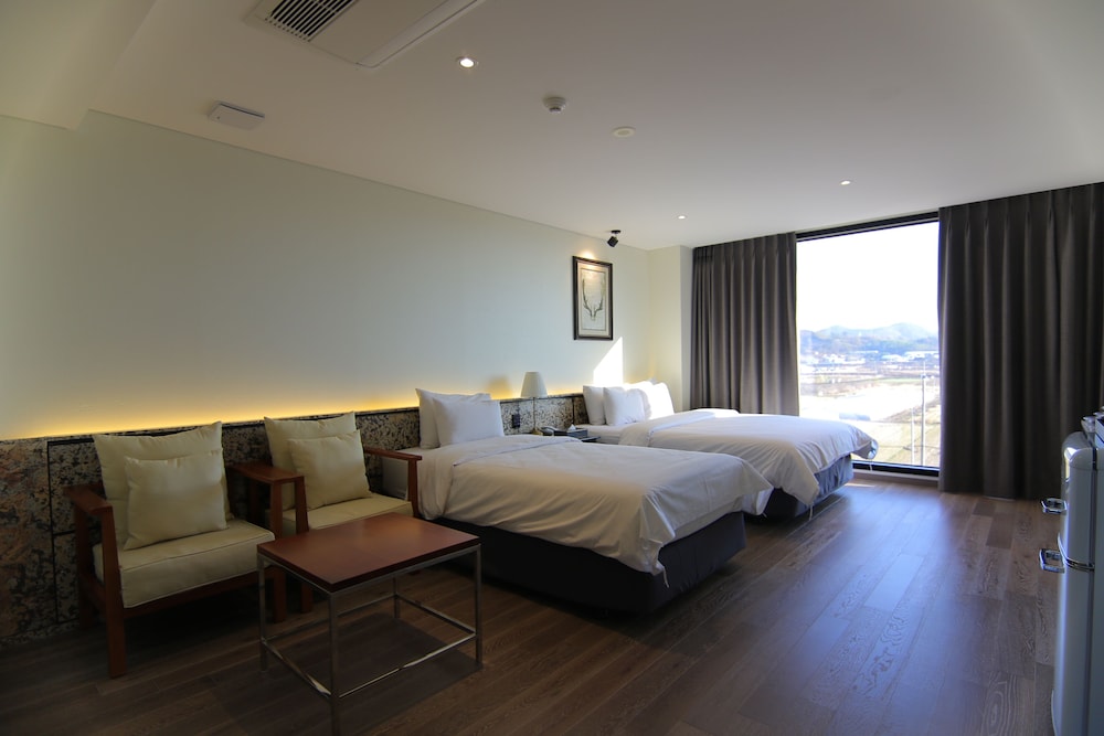 Standard Twin Room - Photo 2