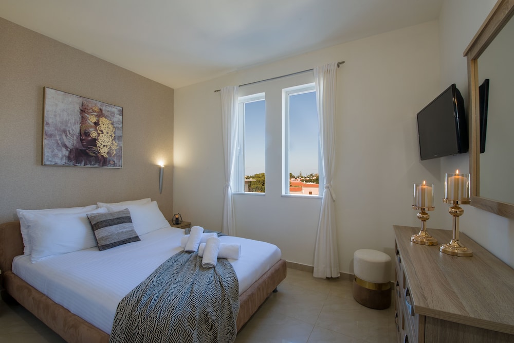 Artdeco Luxury Suites #C2 photo 1