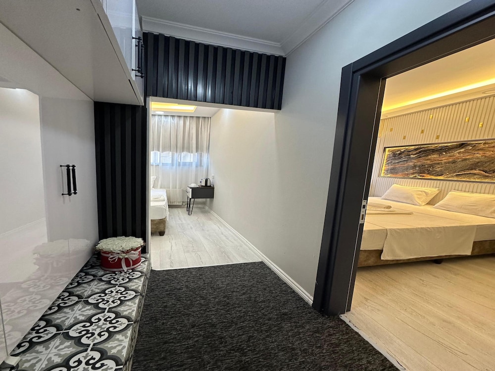 Deluxe Triple Room photo 2