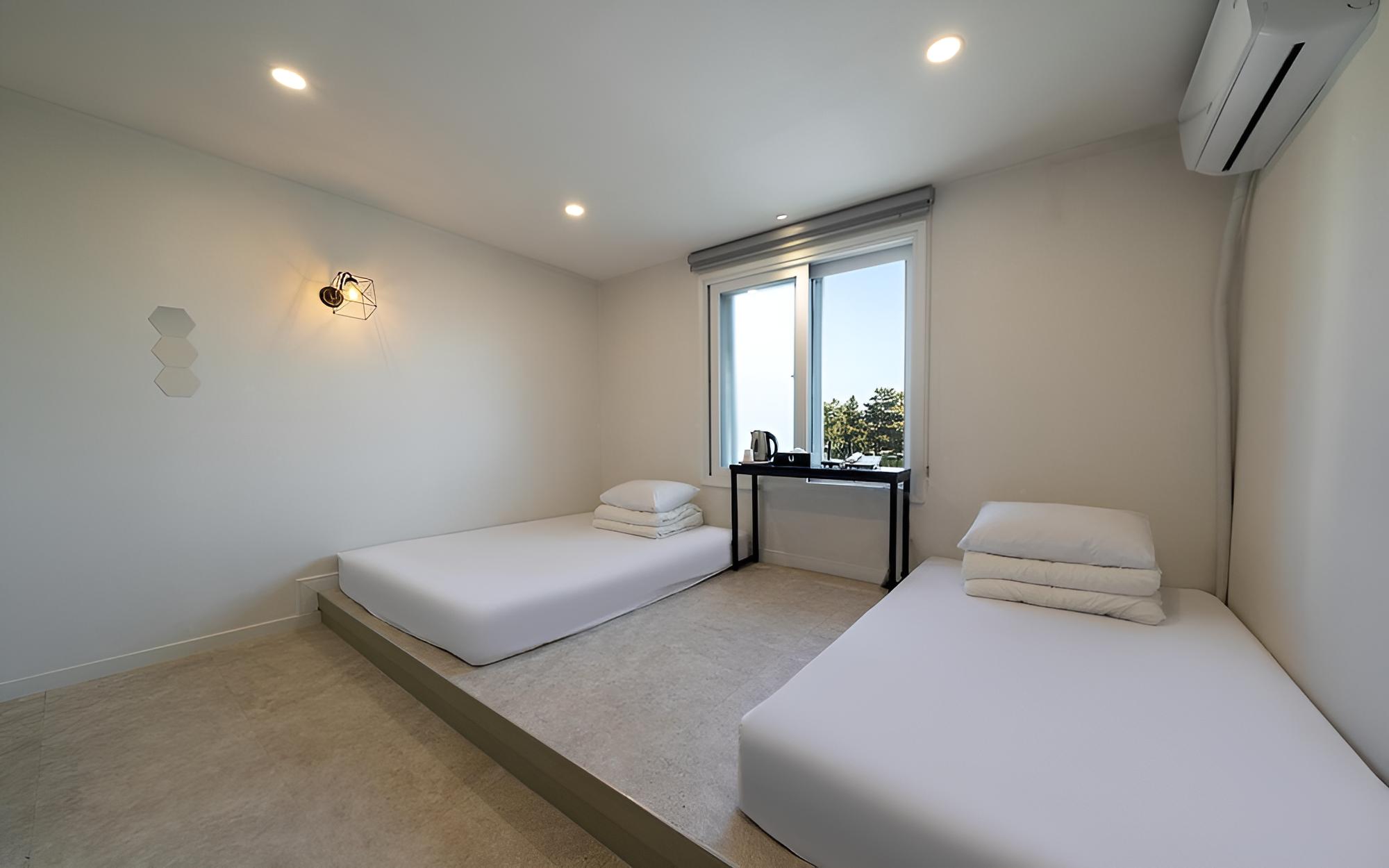 Room (Standard Twin) - Photo 3