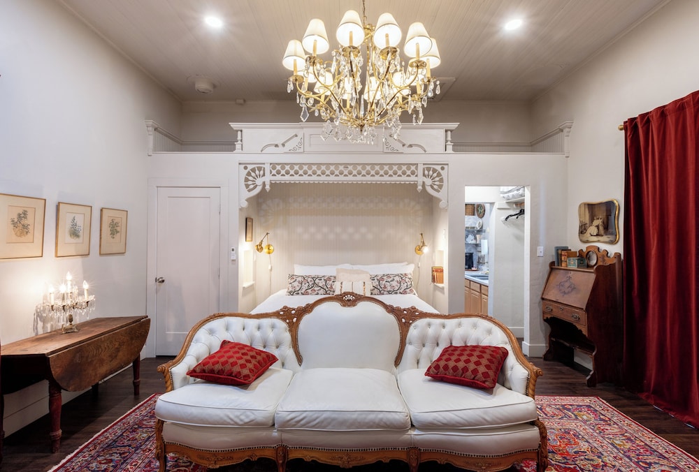 Honeymoon Suite photo 2