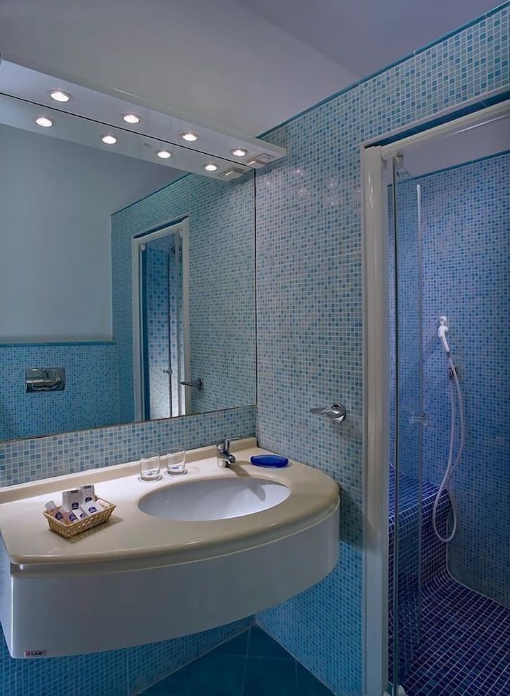Classic Double or Twin Room - Photo 6
