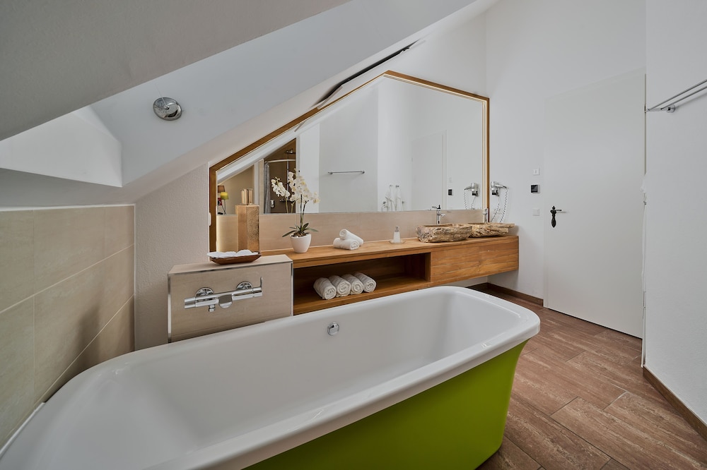 Basic Bungalow, 1 Double or 2 Twin Beds (2 pax) photo 3