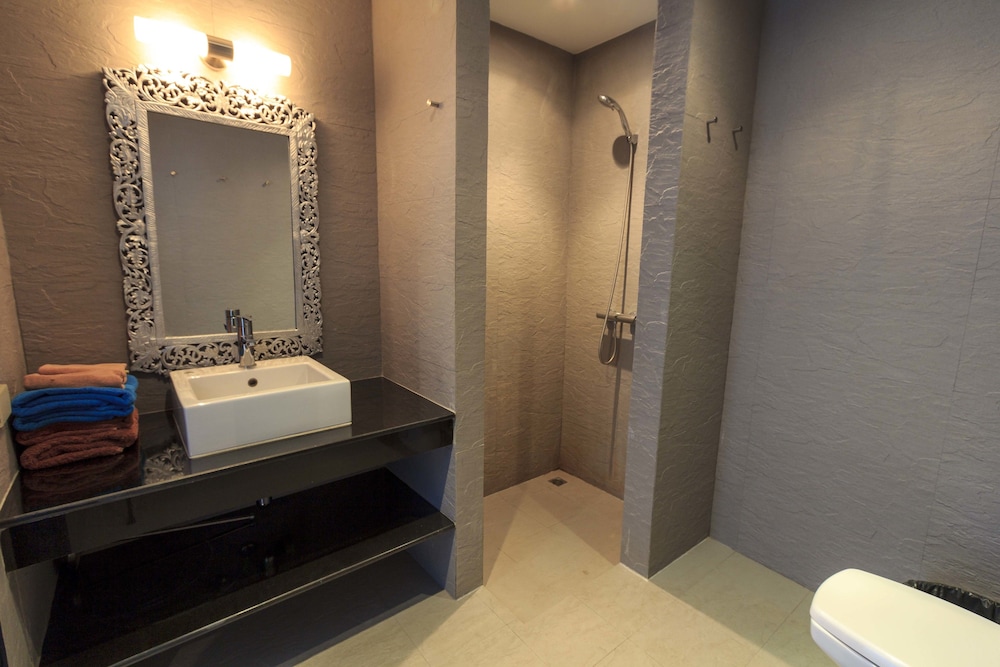 Deluxe Apartment, 1 Bedroom, Pool Access photo 2
