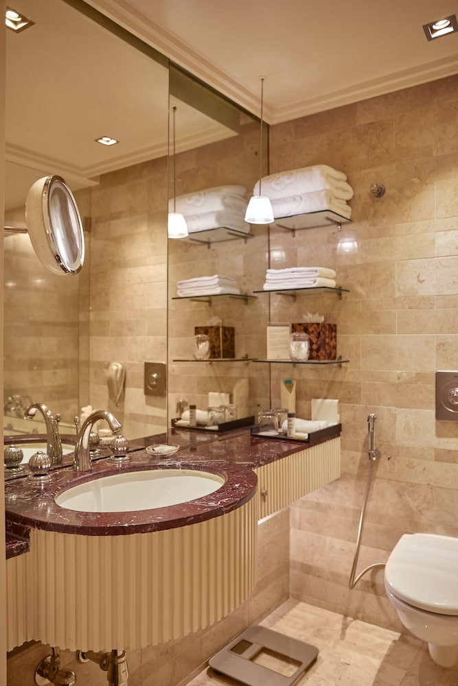 Royal Club Room - Photo 5