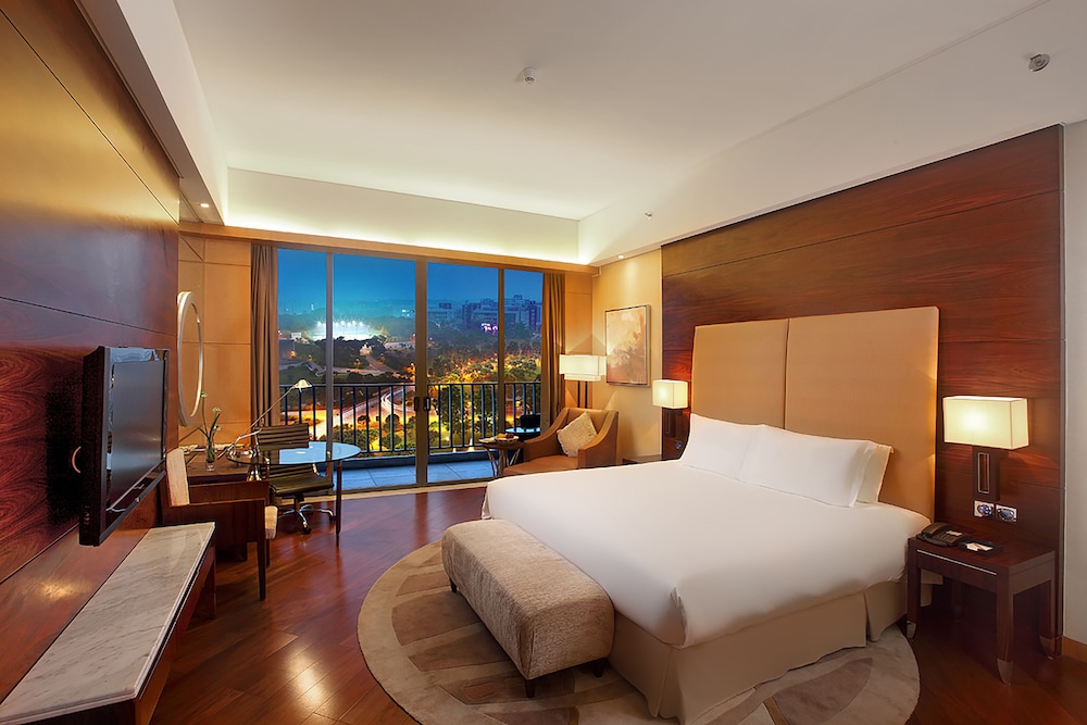 1 King Bed - Photo 1
