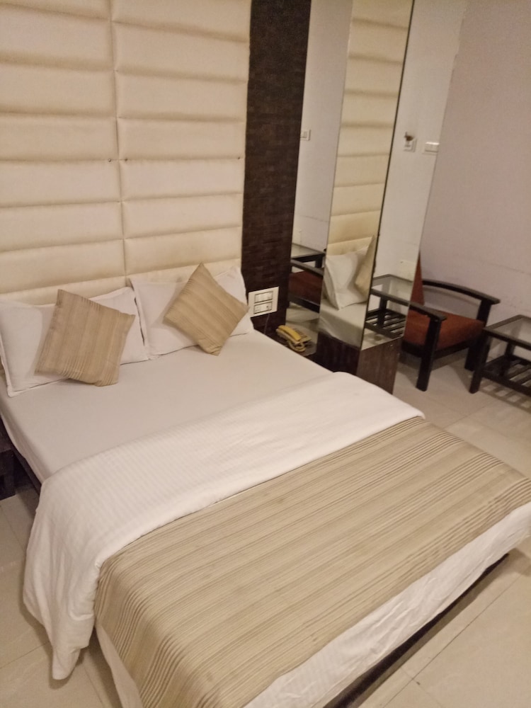 Deluxe Double Room N/AC