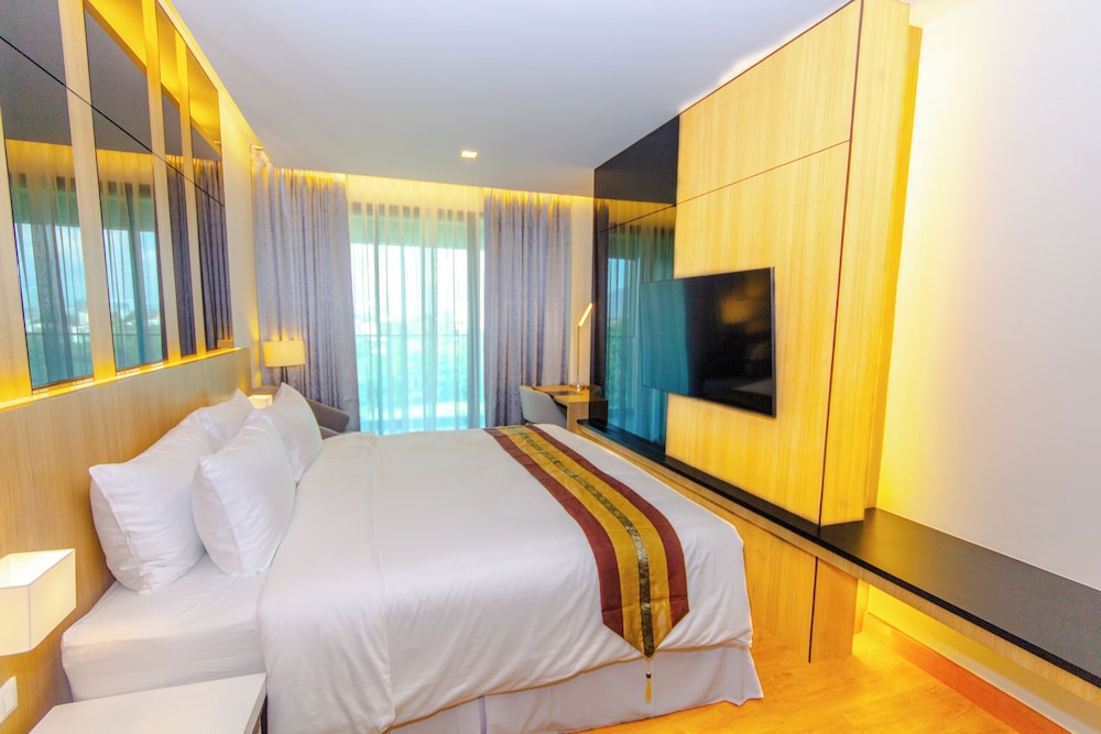 Grand Suite, Balcony, City View