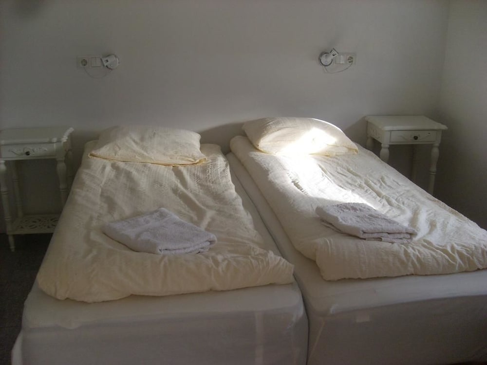 Twin Room, Private Bathroom - Photo 2
