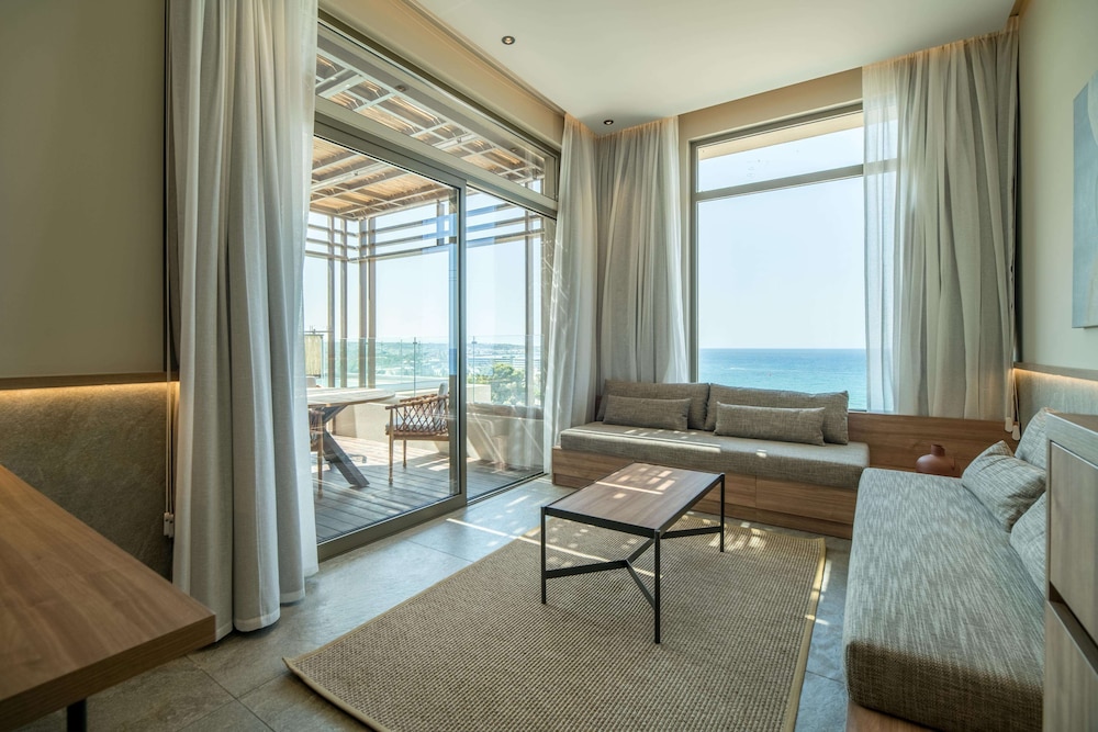 Signature Suite Sea View Hot Tub - Photo 15