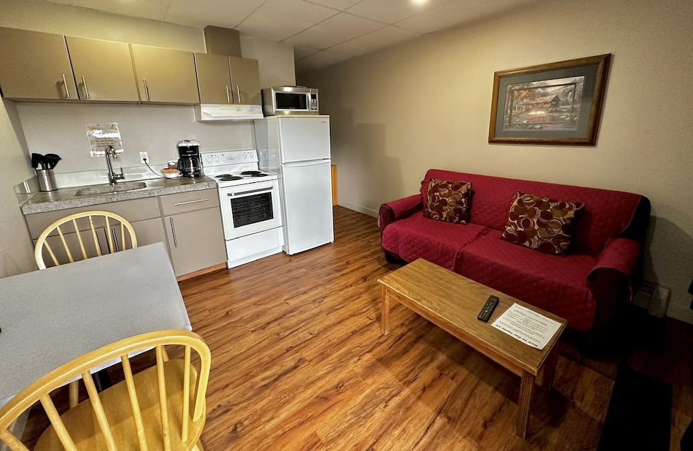 Classic Room, 1 Queen Bed with Sofa bed, Kitchen photo 3