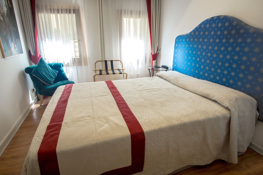 Standard Room photo 3